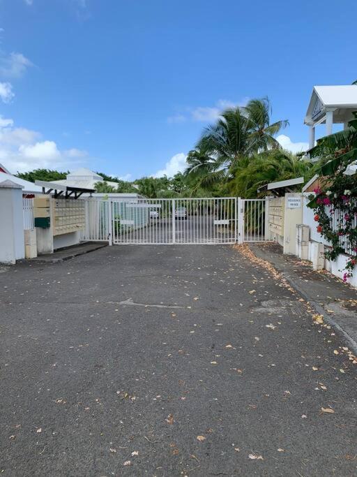 Grand Studio Zen Idealement Situe A Saint-Francois Avec Piscine Et Terrasse Exterior foto